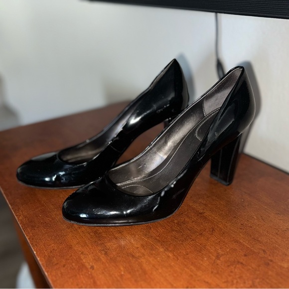 Calvin Klein black patent leather pumps size 9 - Picture 9 of 12